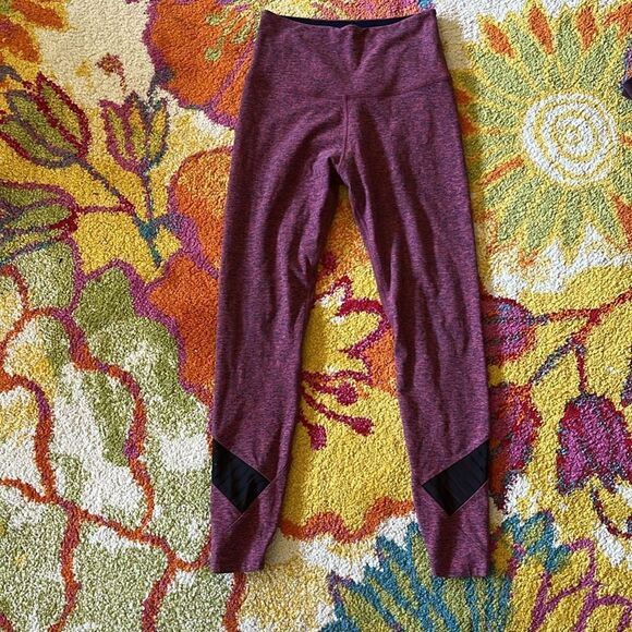 BEYOND YOGA RED SLICED MESH LEGGINGS MEDIUM - Picture 2 of 9